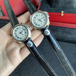 DR卡地亚钥匙系列 腕表保留了卡地亚的经典设计：阿拉伯数字时标和剑形蓝钢指针，形似钥匙的表冠顶端镶嵌一颗蓝宝石，雕纹表盘上带有太阳纹饰，6点钟位置为日期显示窗口，腕表搭配鳄鱼皮表带，进口自动机械机芯，316精钢表壳，31毫米尺寸，使用鲍鱼壳形，经典的设计辨识度很,并且适合任何场合佩戴，是一款性价比很高的腕表！