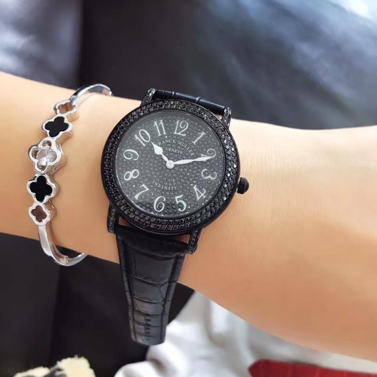 Franck muller-法兰克穆勒 ⏱FM酷黑圆形男女满钻表✔️黑色水钻搭配黑色真皮表带、高冷大范儿黑色控看过来、绝对是一款炫酷潮搭单品‼️满满的水钻装饰整表、高端欧美大牌、钢壳、进口石英机芯表盘直径约38毫米❗️超有范时尚大伽们必入单品 Franck muller-法兰克穆勒 ⏱FM酷黑圆形男女满钻表✔️黑色水钻搭配黑色真皮表带、高冷大范儿黑色控看过来、绝对是一款炫酷潮搭单品‼️满满的水钻装饰整表、高端欧美大牌、钢壳、进口石英机芯表盘直径约38毫米❗️超有范时尚大伽们必入单品