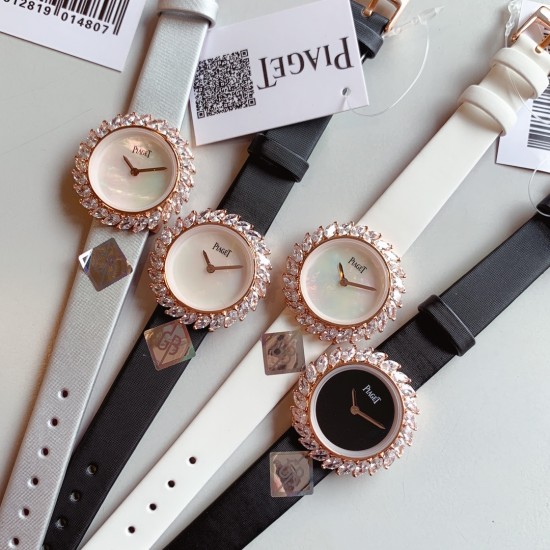 伯爵-PIAGET 全新高级珠宝系列,18K白金.玫瑰金,镶饰24颗马眼型切割美钻(约3.84克拉)是高级珠宝制作的一大挑战;钻石散发的耀眼光芒,皮带采用轻柔的缎面材质,与钻石造型形成优雅对比。原装尺寸31X7.8mm 伯爵-PIAGET 全新高级珠宝系列,18K白金.玫瑰金,镶饰24颗马眼型切割美钻(约3.84克拉)是高级珠宝制作的一大挑战;钻石散发的耀眼光芒,皮带采用轻柔的缎面材质,与钻石造型形成优雅对比。原装尺寸31X7.8mm