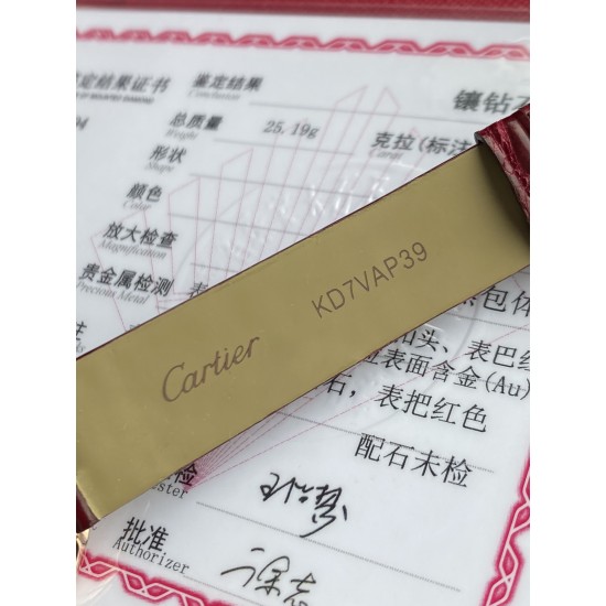 真钻真钻!独家渠道,卡地亚新款白气球系列,44颗小钻为vs南非真钻 18k真金电镀 蓝宝石水晶玻璃镜面 黑色鳄鱼皮表带更衬玫瑰金的光泽。比容易撞款的篮气球耐看多了。表盘尺寸30。不大不小的尺寸。剑形镀金指针 4点钟位置镶嵌施华洛世奇明亮式切割圆钻 有一说一 不来虚的 支持专柜对比,送礼首选,非人为损坏免费保修。 真钻真钻!独家渠道,卡地亚新款白气球系列,44颗小钻为vs南非真钻 18k真金电镀 蓝宝石水晶玻璃镜面 黑色鳄鱼皮表带更衬玫瑰金的光泽。比容易撞款的篮气球耐看多了。表盘尺寸30。不大不小的尺寸。剑形镀金指针 4点钟位置镶嵌施华洛世奇明亮式切割圆钻 有一说一 不来虚的 支持专柜对比,送礼首选,非人为损坏免费保修。