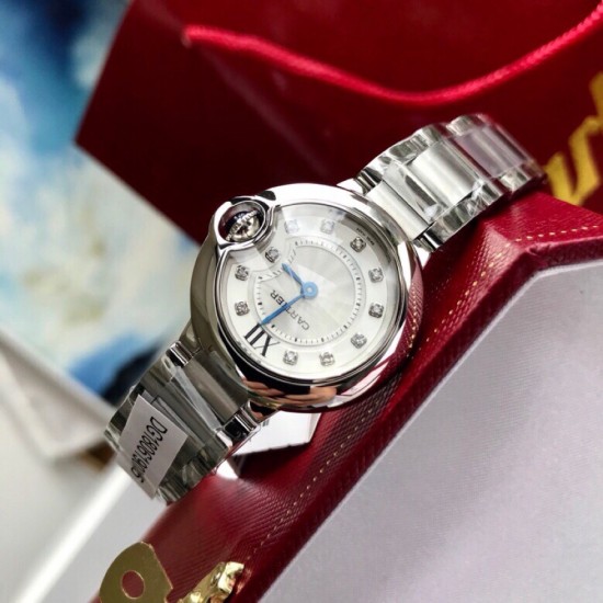 卡地亚 「 Cartier 」原装1:1复刻 、凸面弧形表壳,扭索雕纹表盘,剑形指针,在卡地亚制表世界中,Ballon Bleu 蓝气球腕表以风格细腻,格调高雅著称。 卡地亚 「 Cartier 」原装1:1复刻 、凸面弧形表壳,扭索雕纹表盘,剑形指针,在卡地亚制表世界中,Ballon Bleu 蓝气球腕表以风格细腻,格调高雅著称。