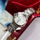 卡地亚 「 Cartier 」原装1:1复刻 、凸面弧形表壳,扭索雕纹表盘,剑形指针,在卡地亚制表世界中,Ballon Bleu 蓝气球腕表以风格细腻,格调高雅著称。 卡地亚 「 Cartier 」原装1:1复刻 、凸面弧形表壳,扭索雕纹表盘,剑形指针,在卡地亚制表世界中,Ballon Bleu 蓝气球腕表以风格细腻,格调高雅著称。