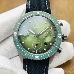 JB Factory2024墙裂推荐 宝珀五十浔深潜器飞返计时码表问世了，直径43MM【表壳】牙圈对版，立体感强！永不退色，手感爽滑且不伤肌肤。表冠（表把）刻字工整，超神级工艺！【表扣】表扣内外打磨同样一丝不苟，扣针的针尖做了多面倒角打磨，完美还原正品细节！【机芯】采用稳定7750机芯改宝珀自产Cal.1735机芯。自动上链，计时功能！专业潜水，旋转表圈，且带有超强夜光功能，潜水时能做到精确计时！JB Factory2024匠心力作 欢迎各位表友品鉴！