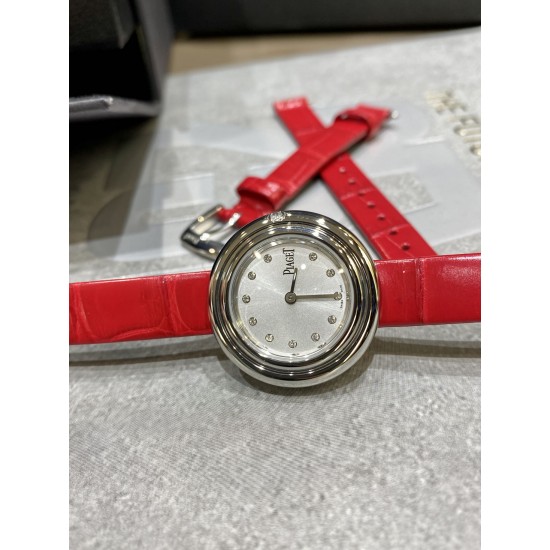全网女生听我的!买它…❤️。 伯爵“时来运转”顶级奢侈品入门款精致的 29mm尺寸大小!第一眼看到它的时候我一眼就中,首先是外观设计足够百搭,➕上外层一圈可来回转动 很有寓意、一起“转动,遇见非凡”。上手很秀气,彩色鳄鱼皮可轻松拆卸 看上去就高端,机芯采用瑞士进口石英机芯,螺旋式表圈316L精钢打磨抛光 表面光亮如镜、表盘内圈钻石刻度 11颗⭕️圆形美钻(约0.07克拉)外圈一颗圆形美钻(约0.05克拉) 全网女生听我的!买它…❤️。 伯爵“时来运转”顶级奢侈品入门款精致的 29mm尺寸大小!第一眼看到它的时候我一眼就中,首先是外观设计足够百搭,➕上外层一圈可来回转动 很有寓意、一起“转动,遇见非凡”。上手很秀气,彩色鳄鱼皮可轻松拆卸 看上去就高端,机芯采用瑞士进口石英机芯,螺旋式表圈316L精钢打磨抛光 表面光亮如镜、表盘内圈钻石刻度 11颗⭕️圆形美钻(约0.07克拉)外圈一颗圆形美钻(约0.05克拉)