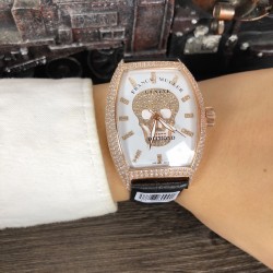法兰克 穆勒Franck Muller 全新满天星系列⚓️搭载进口日本西铁城机械机芯⚙️意大利双面小牛皮原装针扣酒桶形拱桥状精钢表壳⚫️手工全镶嵌施华洛水晶钻 高贵霸气尺寸43*55mm高尚的艺术 精湛的工艺 一经发布 无不轰动