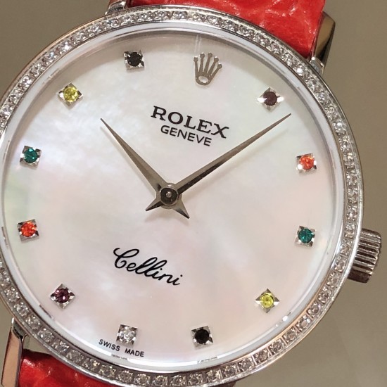 实拍 劳力士2020新品女性腕表 高级腕表ROLEX,一见倾心。劳力士切利尼女款奢华版惊艳上市,表面镶嵌12颗施洛华世奇彩钻,蕴意生命多姿多彩。表盘32尺寸,适配所有女神的手腕。手表搭载进口9015机芯,厚度仅为8毫米,足够薄,让您佩戴更舒适! 实拍 劳力士2020新品女性腕表 高级腕表ROLEX,一见倾心。劳力士切利尼女款奢华版惊艳上市,表面镶嵌12颗施洛华世奇彩钻,蕴意生命多姿多彩。表盘32尺寸,适配所有女神的手腕。手表搭载进口9015机芯,厚度仅为8毫米,足够薄,让您佩戴更舒适!
