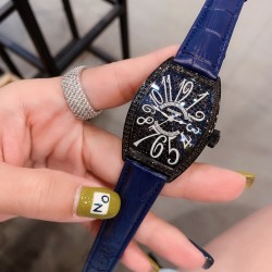 ✔️✔️法兰克穆勒 FranckMuller 36mm*45mm酒桶型表壳和夸张的弧度设计满足了小女生对FM的热爱✔️✔️