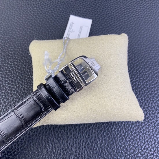 优雅永不过时!积家 月相大师!精致的表壳之下隐藏极为复杂的机械装置,尽显低调的魅力,月相窗格中一轮明月与午夜蓝色形成鲜明对比 ,令人着迷! 优雅永不过时!积家 月相大师!精致的表壳之下隐藏极为复杂的机械装置,尽显低调的魅力,月相窗格中一轮明月与午夜蓝色形成鲜明对比 ,令人着迷!