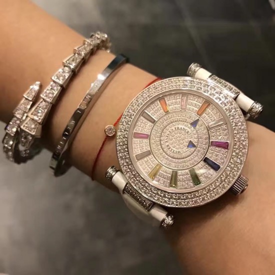 FRANCK MULLER【法兰克•穆勒】神秘时间 玩转表界 2020年新款女式腕表,官网同步更新,奢华的经典著作当属FM出品,纯钢外壳,镶嵌施华洛世奇水晶,高端的奢华与尊贵,经典满钻字面,突破设计风格和寓意深刻,改变需要新形象,你值得拥有。进口2836全自动机械,蓝宝石镜面,亮色真牛皮表带。尺寸大号42mm 小号38mm FRANCK MULLER【法兰克•穆勒】神秘时间 玩转表界 2020年新款女式腕表,官网同步更新,奢华的经典著作当属FM出品,纯钢外壳,镶嵌施华洛世奇水晶,高端的奢华与尊贵,经典满钻字面,突破设计风格和寓意深刻,改变需要新形象,你值得拥有。进口2836全自动机械,蓝宝石镜面,亮色真牛皮表带。尺寸大号42mm 小号38mm