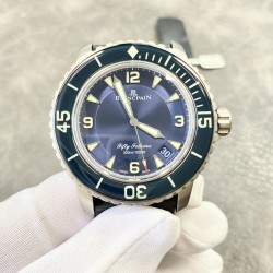 JB BLANCPAIN 宝珀 五十噚 五十寻 5015-12B40-O52A 潜水表 钛合金拉丝纹表壳 夜光蓝宝石表圈 蓝宝石镜面镀防眩光蓝膜 镀铑指针 蓝色日内瓦纹表盘（白色字印刷相对其他版本覆盖更好了） 超强夜光 1315机芯（调时间方向与原装相同，顺时针方向拧表冠分针顺时针走） 陶瓷自动砣 背透底盖 深蓝色尼龙纤维革表带 钛合金针扣 送表带更换工具两把以及表带安装生耳螺丝一对 45mm ZF厂出品 出货实拍