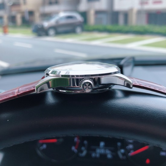 品牌:江诗丹顿༶VacheronConstantinv Z2 款式:尊贵绅士潮男腕表༶机械尺寸:43mm13mm 机芯:三针飞轮月相机械镜面:矿物质水晶玻璃材料:316精钢表扣:折叠扣 精致打造 三杰完美呈现༶精品力推༶欢迎转载 SJ为你精心挑选超真实男士机械腕表 品牌:江诗丹顿༶VacheronConstantinv Z2 款式:尊贵绅士潮男腕表༶机械尺寸:43mm13mm 机芯:三针飞轮月相机械镜面:矿物质水晶玻璃材料:316精钢表扣:折叠扣 精致打造 三杰完美呈现༶精品力推༶欢迎转载 SJ为你精心挑选超真实男士机械腕表