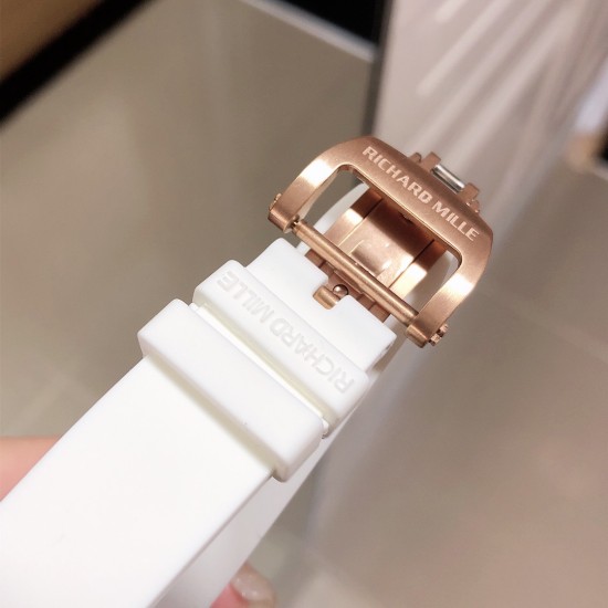 实拍 理查德米勒 RichardMille 糖果棉花糖 最新爆款 bon bon系列最稀有的作品!克服传统工艺打破模式!钟表最受尊敬的技术之一。不是所有人的嫁妆,棉花糖运动曲线和颜色,它们是诱人的。有了理查德米勒,实现了把棉花糖戴在你的手腕上!白色陶瓷加上黄粉绿搪瓷表盘,RM-07柔和的颜色创造了一个组合...甜蜜!糖果店的一次旅行,一个让人难以置信的艺术品。你会戴上它吗? 实拍 理查德米勒 RichardMille 糖果棉花糖 最新爆款 bon bon系列最稀有的作品!克服传统工艺打破模式!钟表最受尊敬的技术之一。不是所有人的嫁妆,棉花糖运动曲线和颜色,它们是诱人的。有了理查德米勒,实现了把棉花糖戴在你的手腕上!白色陶瓷加上黄粉绿搪瓷表盘,RM-07柔和的颜色创造了一个组合...甜蜜!糖果店的一次旅行,一个让人难以置信的艺术品。你会戴上它吗?