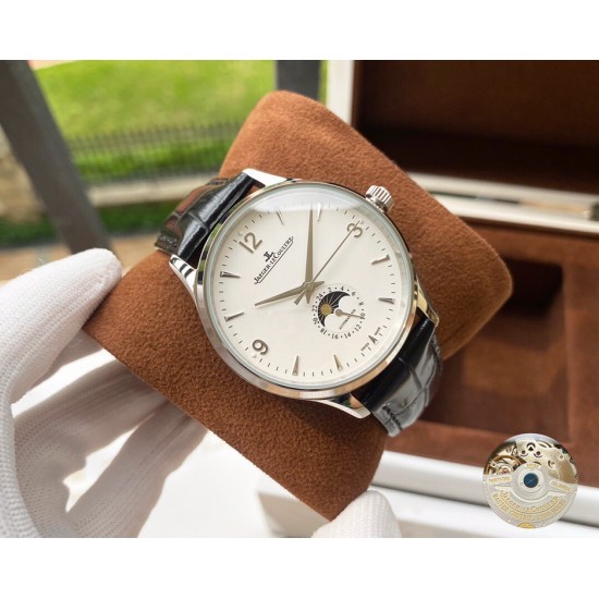 积家 Jaeger Lecoultre 大师系列,经典大三针搭载月相设计,采用全自动机械机芯,进口小牛皮表带,矿物质超强镜面,尺寸43*13mm! 积家 Jaeger Lecoultre 大师系列,经典大三针搭载月相设计,采用全自动机械机芯,进口小牛皮表带,矿物质超强镜面,尺寸43*13mm!