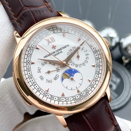 实物拍摄品牌：江诗丹顿 -Vacheron Constantin类型：[酷]男士腕表表壳：316精钢（做工优质）表带：进口真牛皮/316精钢（两种可选）机芯：高级定制全自动机械机芯（走时稳定）玻璃：高级强化镀膜镜面尺寸：直径40mm，厚度12.5mm