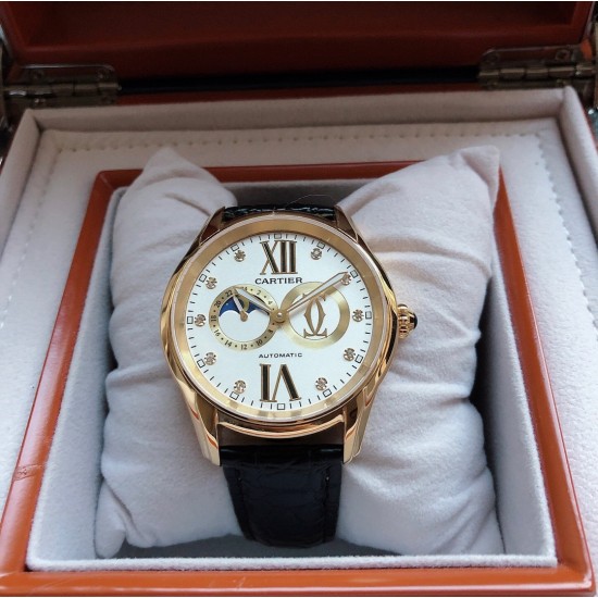 卡地亚 CARTIER R60 首款星辰腕表。此款卡地亚采用A制精钢打造出以直径为42mmx11.5mm,引进最新打磨的进口机芯—型号:8219-23A改装机芯,前所未有的走时精准 与性能稳定统一于一身。不惜成本.得到卡地亚原装的皮带和原装折叠扣。从外观看它不是家族中的显贵,但一定是家族的骄傲、低调而奢华。三杰精致推荐男士机械腕表 SJ为你精心挑选超真实实物图拍摄 卡地亚 CARTIER R60 首款星辰腕表。此款卡地亚采用A制精钢打造出以直径为42mmx11.5mm,引进最新打磨的进口机芯—型号:8219-23A改装机芯,前所未有的走时精准 与性能稳定统一于一身。不惜成本.得到卡地亚原装的皮带和原装折叠扣。从外观看它不是家族中的显贵,但一定是家族的骄傲、低调而奢华。三杰精致推荐男士机械腕表 SJ为你精心挑选超真实实物图拍摄
