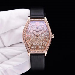 实拍 江诗丹顿-Vacheron Constantin 作为世界上历史悠久的钟表制造商从未停止生产，秉承悉力以赴，精益求精的品牌座右铭，其中有一款-Malte系列25530/000R-9742，经典酒桶型婉表，防磨水晶镜面，内部经反光处理，配置瑞士原装石英机芯，尺寸28.40*38.67毫米，厚度7.28毫米。表壳电镀18K白金/玫瑰金，表带有布绢带，牛皮带两种选择，针扣配带.市面最高版本，你值得拥有！