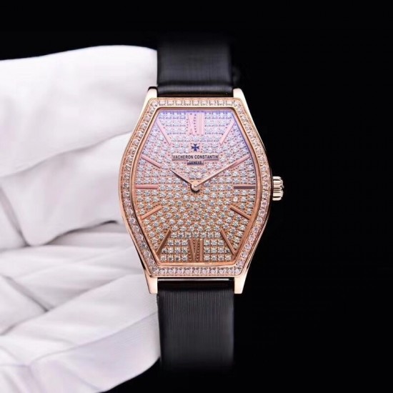 实拍 江诗丹顿-Vacheron Constantin 作为世界上历史悠久的钟表制造商从未停止生产,秉承悉力以赴,精益求精的品牌座右铭,其中有一款-Malte系列25530/000R-9742,经典酒桶型婉表,防磨水晶镜面,内部经反光处理,配置瑞士原装石英机芯,尺寸28.40*38.67毫米,厚度7.28毫米。表壳电镀18K白金/玫瑰金,表带有布绢带,牛皮带两种选择,针扣配带.市面最高版本,你值得拥有! 实拍 江诗丹顿-Vacheron Constantin 作为世界上历史悠久的钟表制造商从未停止生产,秉承悉力以赴,精益求精的品牌座右铭,其中有一款-Malte系列25530/000R-9742,经典酒桶型婉表,防磨水晶镜面,内部经反光处理,配置瑞士原装石英机芯,尺寸28.40*38.67毫米,厚度7.28毫米。表壳电镀18K白金/玫瑰金,表带有布绢带,牛皮带两种选择,针扣配带.市面最高版本,你值得拥有!