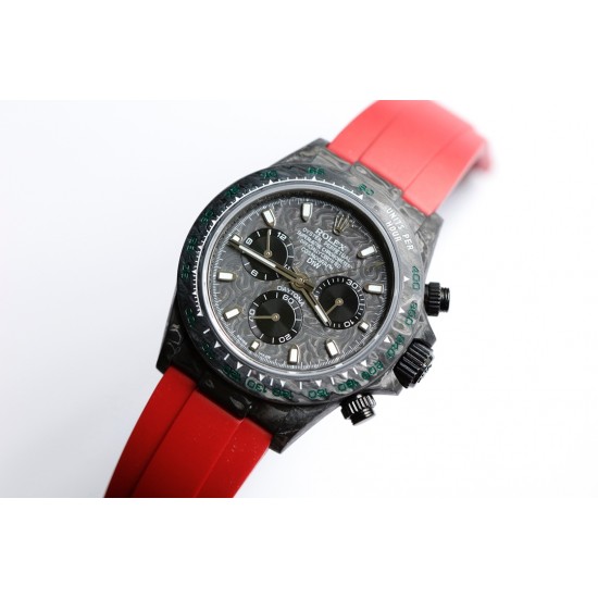 劳力士Rolex Daytona全碳纤维宇宙计时迪通拿横空出世 这款获得瑞士天文台认证的首款全碳纤迪通拿搭载全自动计时7750机械机芯 均调校测试 表盘配蜗形小秒针盘 蓝宝石抗刮损水晶镜面 碳纤维字面 完美复刻 原装同步魔术贴帆布带/橡树胶带 原装扣 更加柔软舒适 方便佩戴 爱不释手的劳力士迪通拿 品不完的一劳永逸!!! 劳力士Rolex Daytona全碳纤维宇宙计时迪通拿横空出世 这款获得瑞士天文台认证的首款全碳纤迪通拿搭载全自动计时7750机械机芯 均调校测试 表盘配蜗形小秒针盘 蓝宝石抗刮损水晶镜面 碳纤维字面 完美复刻 原装同步魔术贴帆布带/橡树胶带 原装扣 更加柔软舒适 方便佩戴 爱不释手的劳力士迪通拿 品不完的一劳永逸!!!