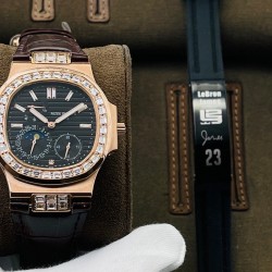 【PFF Factory2021牛年力作】V2升级版 【市场最高品质版本】百达.翡丽Patekphilippe运动系列（鹦鹉螺）5724（霸道总裁）升级版！1⃣️所有功能同正品（10字位动能显示，7字位日历和月相 4字位小秒针），和原装一样的带水平压纹图案，带荧光刻度 ！2⃣️直径40毫米，904L精钢镀金，蓝宝石玻璃镜面。3⃣️5722和5724款的外钻为施华洛世奇钻，通透闪亮，气质非凡。在目前技术范畴内尽可能接近原装，此款腕表可以让您驾驭所有场合！PFF匠心之作 欢迎您的品鉴