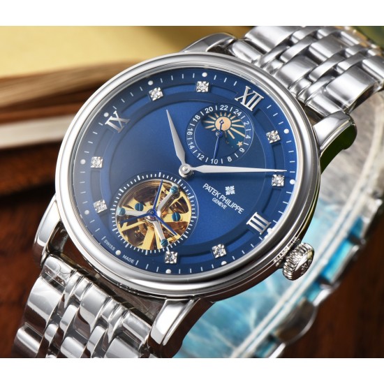 时尚新款 PATEK PHILIPPE【新年巨献 最高版本】百达翡丽超级多功能系列(功能 12字位日月星辰显示 6字位飞达显示)和原装一样的带水平压纹工艺,带荧光刻度 ,42mm直径。316L精钢镀金,原装进口镀膜水晶镜面。字面的外钻为施华洛世奇钻,通透闪亮,气质非凡。在目前技术范畴内尽可能接近原装,此款腕表让您驾驭所有场合。 时尚新款 PATEK PHILIPPE【新年巨献 最高版本】百达翡丽超级多功能系列(功能 12字位日月星辰显示 6字位飞达显示)和原装一样的带水平压纹工艺,带荧光刻度 ,42mm直径。316L精钢镀金,原装进口镀膜水晶镜面。字面的外钻为施华洛世奇钻,通透闪亮,气质非凡。在目前技术范畴内尽可能接近原装,此款腕表让您驾驭所有场合。