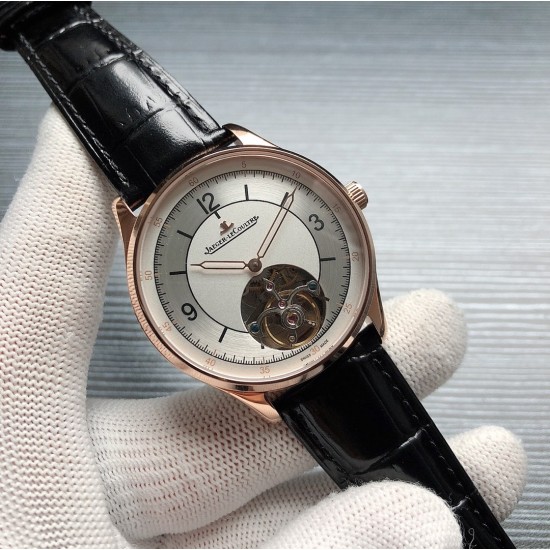 积家JaegerLecoultre A26 大师系列,精品男士腕表,简约两针搭载飞轮设计,尊贵大气,绅士风范,卓越品质,热卖全城。采用全自动机械机芯,顶级316精钢表壳,进口小牛皮表带,矿物质超强镜面,尺寸43*12 三杰精致推荐男士机械腕表 SJ为你精心打造超真实实物图拍摄 积家JaegerLecoultre A26 大师系列,精品男士腕表,简约两针搭载飞轮设计,尊贵大气,绅士风范,卓越品质,热卖全城。采用全自动机械机芯,顶级316精钢表壳,进口小牛皮表带,矿物质超强镜面,尺寸43*12 三杰精致推荐男士机械腕表 SJ为你精心打造超真实实物图拍摄