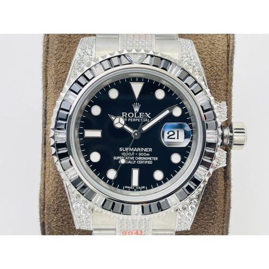 【VRS Factory2022墙裂推荐 市场最高版本】奢华大作,劳力士Rolex SUB潜航者后镶钻定制版!是奢华闪耀与永不退色的融合,更是经典潮流的不二之选!1⃣️【表壳】直径40MM。每一颗钻石/彩宝均来自奥地利(施华洛世奇原产地)经过严格的筛选,确保颜色,大小,火彩统一,专业珠宝镶嵌师精心镶嵌。2⃣️【表带】跟官网同步,904L蚝式钢完美还原坚固耐用的优良血统,效果可媲美原装。3⃣️【机芯】采用复刻界的机芯之王——搭配3135自动上旋机芯。VRS Factory匠心力作 敬请各路表友品鉴! 【VRS Factory2022墙裂推荐 市场最高版本】奢华大作,劳力士Rolex SUB潜航者后镶钻定制版!是奢华闪耀与永不退色的融合,更是经典潮流的不二之选!1⃣️【表壳】直径40MM。每一颗钻石/彩宝均来自奥地利(施华洛世奇原产地)经过严格的筛选,确保颜色,大小,火彩统一,专业珠宝镶嵌师精心镶嵌。2⃣️【表带】跟官网同步,904L蚝式钢完美还原坚固耐用的优良血统,效果可媲美原装。3⃣️【机芯】采用复刻界的机芯之王——搭配3135自动上旋机芯。VRS Factory匠心力作 敬请各路表友品鉴!