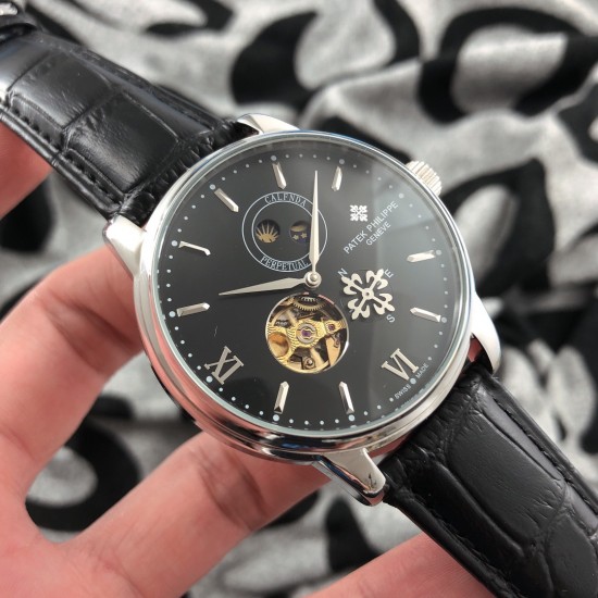 实物拍摄品牌：百达翡丽-PATEK PHILPPE 类型：[酷]男士腕表表壳：316精钢（做工优质）表带：进口小牛皮/316精钢(两种可选)机芯：高级定制全自动机械机芯(走时稳定)材料：高级强化镀膜镜面尺寸：直径40mm 厚度12.5mm