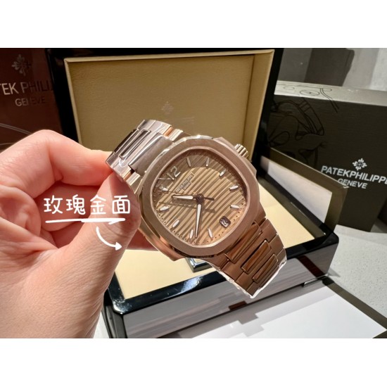 百达翡丽运动优雅鹦鹉螺女款腕表P强势来袭!细节说明1⃣️搭配定制版9015机改Cal.324sc自动机芯,动能储存45小时,振频28800每小时!2⃣️316L定制级人体工程学表带!3⃣️腕表尺寸35.2MM,与原装一致!4⃣️镶嵌56颗施华洛世奇水晶钻与正品钻石数量一致 !5⃣️表镜双面防眩目蓝宝石水晶玻璃。6⃣️字面色泽均与正品一致!“没人能拥有百达翡丽,只不过为下一代保管而已。”优雅大气 完美演绎职场女性的时尚品味,在优雅之余又不失强悍霸气。匠心力作 欢迎您的品鉴! 百达翡丽运动优雅鹦鹉螺女款腕表P强势来袭!细节说明1⃣️搭配定制版9015机改Cal.324sc自动机芯,动能储存45小时,振频28800每小时!2⃣️316L定制级人体工程学表带!3⃣️腕表尺寸35.2MM,与原装一致!4⃣️镶嵌56颗施华洛世奇水晶钻与正品钻石数量一致 !5⃣️表镜双面防眩目蓝宝石水晶玻璃。6⃣️字面色泽均与正品一致!“没人能拥有百达翡丽,只不过为下一代保管而已。”优雅大气 完美演绎职场女性的时尚品味,在优雅之余又不失强悍霸气。匠心力作 欢迎您的品鉴!