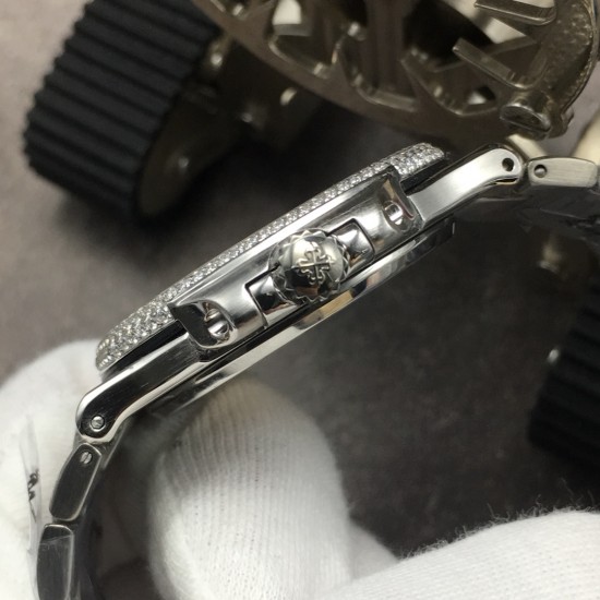 GB力作 土豪款式来袭 百达翡丽PP运动系列鹦鹉螺 型号5719/1G-001 满钻土豪款 搭载进口9015机芯改CAL.324SC机芯 蓝宝石玻璃镜面!土豪的世界我们不懂,但是此款百达翡丽从壳套做工精密细度真的震撼人心,镶钻的工艺技术是多年的老师傅手工制作而成!GB匠心之作 值得你品鉴! GB力作 土豪款式来袭 百达翡丽PP运动系列鹦鹉螺 型号5719/1G-001 满钻土豪款 搭载进口9015机芯改CAL.324SC机芯 蓝宝石玻璃镜面!土豪的世界我们不懂,但是此款百达翡丽从壳套做工精密细度真的震撼人心,镶钻的工艺技术是多年的老师傅手工制作而成!GB匠心之作 值得你品鉴!
