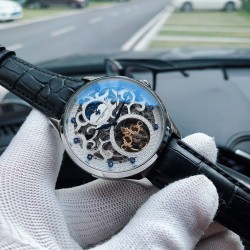 江诗丹顿--Vacheron Constantin 男士腕表 B7 精致镂空，独特个性全自动机械机芯316L精钢表壳矿物强化玻璃镜面 演习配置进口真皮表带尺寸：直径42mm 厚度13mm 三杰精致推荐男士机械腕表 SJ为你精心设计超真实实物图拍摄