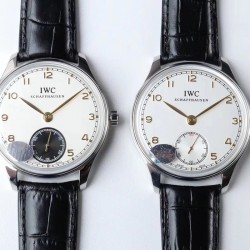 IWC 万国（葡萄牙系列）V3版 IW545408型腕表，简称“琼斯之剑”。正品开模，干练整洁，专为男士打造的腕表。锅盖蓝宝石玻璃，手动上弦的滴答声，背透镶嵌的红宝石，来回摆动的游丝走线，纯粹的机械之美，都让每个狂热的机械爱好者深深着迷！表盘尺寸：44毫米X10机芯类型：手动机㭜系列型号：98295动力储存：46小时表镜材质：兰宝石玻璃表带材质：意大利小牛皮表扣类型：针扣后盖表底：透底功能风格：6位小秒针，纯粹机械之美！