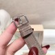 实拍 积家-Jaeger-LeCoultre DAZZLING RENDEZ- VOUS MOON约会系列月相珠宝腕表月之女神,是浪漫与柔美的象征,她掌管着大自然中的潮起潮落和季节更替,是艺术家与诗人们的灵感源泉,在温润莹亮的白色珍珠母贝映衬下,晶莹璀璨的钻石散发出夜空般的静谧之美,表圈镶嵌108颗 钻石,组成两个环绕表壳的同心圆。由36颗以爪镶工艺镶嵌的 钻石组成的外圈,为光芒闪耀的表圈营造出轻盈美妙的质感,尺寸36mm的精钢表壳搭配进口瑞士石英,采用蓝宝石水晶玻璃。 实拍 积家-Jaeger-LeCoultre DAZZLING RENDEZ- VOUS MOON约会系列月相珠宝腕表月之女神,是浪漫与柔美的象征,她掌管着大自然中的潮起潮落和季节更替,是艺术家与诗人们的灵感源泉,在温润莹亮的白色珍珠母贝映衬下,晶莹璀璨的钻石散发出夜空般的静谧之美,表圈镶嵌108颗 钻石,组成两个环绕表壳的同心圆。由36颗以爪镶工艺镶嵌的 钻石组成的外圈,为光芒闪耀的表圈营造出轻盈美妙的质感,尺寸36mm的精钢表壳搭配进口瑞士石英,采用蓝宝石水晶玻璃。