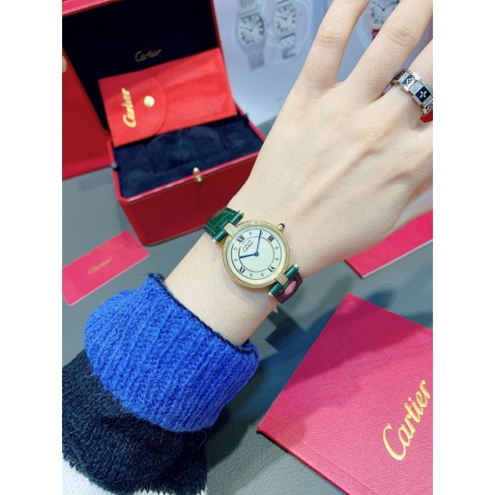 经典永不过时的Cartier卡地亚圆盘中古腕表YYDS❤️一只很复古情结的卡地亚mustbe它来了。30mm表盘大小刚刚好,优雅大方且不失气质的韵味,蓝宝石把头在阳光下依旧纯洁透亮闪耀✨设计大气且耐看,卡地亚罗马文字表盘复古时尚,设计大气且耐看,蓝宝石水晶镜面,表盘两头以简洁的T形金属衔接表带,采用意大利牛皮表带,压鳄鱼纹花色,双面皮透气好,中古美表不仅满满的vintage韵味,酷辣御姐或温柔甜姐都可驾驭的加分款 经典永不过时的Cartier卡地亚圆盘中古腕表YYDS❤️一只很复古情结的卡地亚mustbe它来了。30mm表盘大小刚刚好,优雅大方且不失气质的韵味,蓝宝石把头在阳光下依旧纯洁透亮闪耀✨设计大气且耐看,卡地亚罗马文字表盘复古时尚,设计大气且耐看,蓝宝石水晶镜面,表盘两头以简洁的T形金属衔接表带,采用意大利牛皮表带,压鳄鱼纹花色,双面皮透气好,中古美表不仅满满的vintage韵味,酷辣御姐或温柔甜姐都可驾驭的加分款