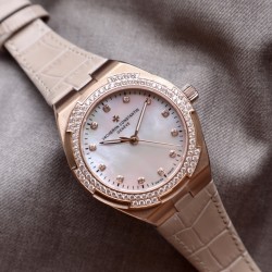 ★实拍 Vacheron Constantin江诗丹顿纵横四海系列OVERSEAS女款小号型2300v/2305v【表壳】表径3610.8mm 同步原装  质感细腻大方 蓝宝石镜面【字面】表盘经旭日纹缎面拉丝工艺处理 深邃优雅 18k金时标均带白色夜光涂层【机芯】CITIZEN8系列改Cal.5300机芯（机芯稳定零返修 ）后原装18k纳米镀金质摆陀【表带扣】半马其他十字三片折叠式表扣 进口牛皮表带越欣赏 越懂欣赏