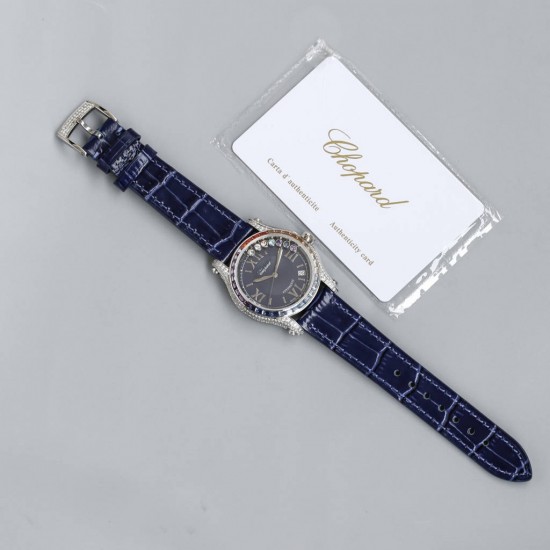 萧邦新款chopard Happy Sport系列之彩钻腕表,以精钢搭配钻石,凝固刹那时刻,绽放隽永气质!精彩细节:1⃣️搭载与众不同的珍珠贝母字面,纹理和放射出来的光晕实属完美。2⃣️表盘搭配7颗快乐彩钻,采用施华洛世奇水晶,颗颗饱满闪烁!每一个颗的底座都是精雕细琢,以求实现正品钻珠那一致的旋转运动的效果!3⃣️壳套316L精钢表壳两侧均镶嵌顶级施华洛世奇水晶,颗颗火彩熠熠,色泽白净透亮4⃣️搭配海鸥2892机芯机械!AN Factory精品之作 时间总让人惊喜不断 您绝对值得拥有!欢迎您的品鉴! 萧邦新款chopard Happy Sport系列之彩钻腕表,以精钢搭配钻石,凝固刹那时刻,绽放隽永气质!精彩细节:1⃣️搭载与众不同的珍珠贝母字面,纹理和放射出来的光晕实属完美。2⃣️表盘搭配7颗快乐彩钻,采用施华洛世奇水晶,颗颗饱满闪烁!每一个颗的底座都是精雕细琢,以求实现正品钻珠那一致的旋转运动的效果!3⃣️壳套316L精钢表壳两侧均镶嵌顶级施华洛世奇水晶,颗颗火彩熠熠,色泽白净透亮4⃣️搭配海鸥2892机芯机械!AN Factory精品之作 时间总让人惊喜不断 您绝对值得拥有!欢迎您的品鉴!