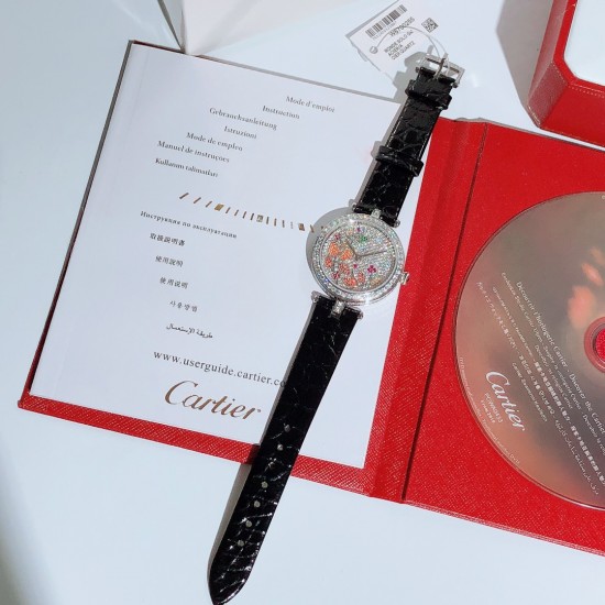 实拍 卡地亚-Cartier，狠货来袭，全真镶钻字面，瑞士石英机芯，加厚蓝宝石镜面[强]搭配美洲鳄鱼皮带[耶]尺寸35mm，超级漂亮、时尚不容错过！
