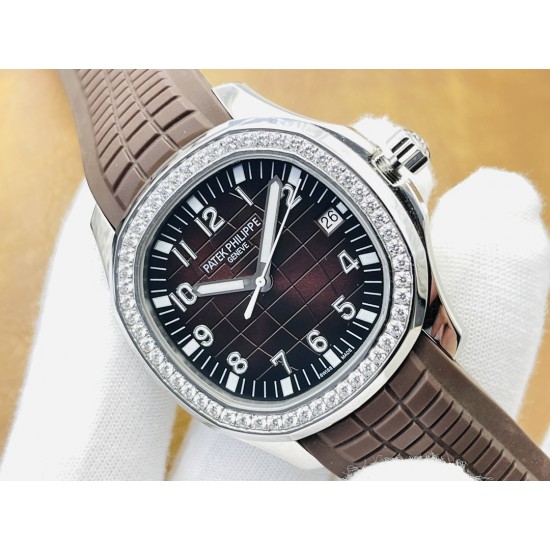 【PFF Factory2023新作品 墙裂推荐】V5升级版本 市场最高复刻 百达.翡丽PATEK PHILIPPE 优雅运动系列5711/1A鹦鹉螺!PFF震撼出品!1⃣️【机芯】全网最佳解毒方案,搭配百达.翡丽9015机改Cal.324自动上链一体机芯!精准稳定!2⃣️【表带】定制级人体工程学胶带款表带,钢带中珠是钻石型的,与正品相结合。3⃣️【直径】表壳尺寸40毫米,厚度仅9.8毫米,也与原装最接近。【PFF Factory2023匠心之作】欢迎您的品鉴! 【PFF Factory2023新作品 墙裂推荐】V5升级版本 市场最高复刻 百达.翡丽PATEK PHILIPPE 优雅运动系列5711/1A鹦鹉螺!PFF震撼出品!1⃣️【机芯】全网最佳解毒方案,搭配百达.翡丽9015机改Cal.324自动上链一体机芯!精准稳定!2⃣️【表带】定制级人体工程学胶带款表带,钢带中珠是钻石型的,与正品相结合。3⃣️【直径】表壳尺寸40毫米,厚度仅9.8毫米,也与原装最接近。【PFF Factory2023匠心之作】欢迎您的品鉴!