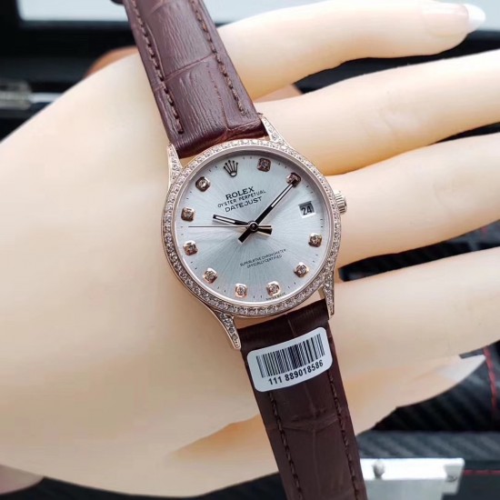 DA出品 2020款劳力士切利尼女款钻圈 31mm完美搭配,经典钻面刻度间隔2条线,细节简单突出钻石,高端大气.搭配零返修821A高端机芯,性能卓越,真牛皮表带夏天透气 给您舒适的佩戴感受 DA出品 2020款劳力士切利尼女款钻圈 31mm完美搭配,经典钻面刻度间隔2条线,细节简单突出钻石,高端大气.搭配零返修821A高端机芯,性能卓越,真牛皮表带夏天透气 给您舒适的佩戴感受