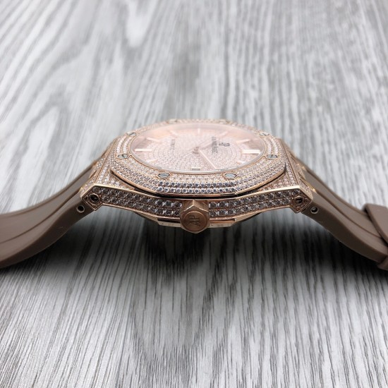 爱彼 Audemars Piguet MR1 皇家橡树系列 15400 阿拉伯数️方钻手表 搭载316L不锈精钢表壳 实心厚重钢带精选进口奥地利水钻 光彩闪耀 搭载2813改3120全自动机芯 精准稳定走时 耗时12个月改装还原正品AP满钻效果,尺寸41.5x12mm 重量170g 爱彼 Audemars Piguet MR1 皇家橡树系列 15400 阿拉伯数️方钻手表 搭载316L不锈精钢表壳 实心厚重钢带精选进口奥地利水钻 光彩闪耀 搭载2813改3120全自动机芯 精准稳定走时 耗时12个月改装还原正品AP满钻效果,尺寸41.5x12mm 重量170g