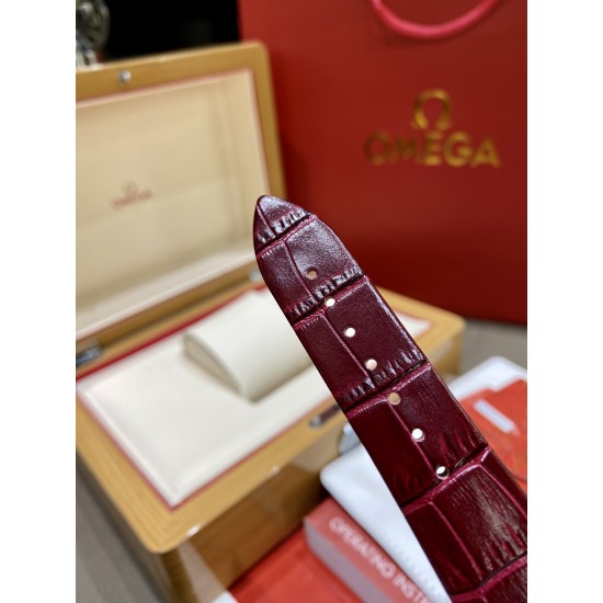 年关将至,中国红。新款来袭!欧米伽/OMEGA星座系列最经典的一款 很多客人在找外圈带钻的欧米伽 此款硬货来了,此款星座系列中国红钻石女表,手表直径34mm.采用日本1731机械机芯,(1:1)防炫目蓝宝石镜面,手表全套316L钢材,女士专用折叠扣。字面一级天然河贝母面镶嵌钻石刻度奢侈典雅.底盖为透视玻璃蓝宝石,机芯甲板采用欧米茄一贯批花风格,显示出超强立体感。搭配深红色鳄鱼皮、牛皮俩种选择。 年关将至,中国红。新款来袭!欧米伽/OMEGA星座系列最经典的一款 很多客人在找外圈带钻的欧米伽 此款硬货来了,此款星座系列中国红钻石女表,手表直径34mm.采用日本1731机械机芯,(1:1)防炫目蓝宝石镜面,手表全套316L钢材,女士专用折叠扣。字面一级天然河贝母面镶嵌钻石刻度奢侈典雅.底盖为透视玻璃蓝宝石,机芯甲板采用欧米茄一贯批花风格,显示出超强立体感。搭配深红色鳄鱼皮、牛皮俩种选择。