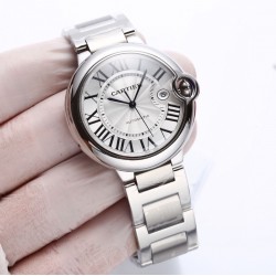 Cartier 卡地亚 蓝气球 机械42mm ！以风格细腻，格调优雅著称，精钢表壳的色泽度使得腕表如气球般轻盈，罗马数字时标在表盘上显得复古深邃，蓝宝石玻璃镜面！