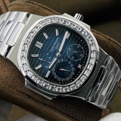 【PFF Factory2021牛年力作】V2升级版 【市场最高品质版本】百达.翡丽Patekphilippe运动系列（鹦鹉螺）5724（霸道总裁）升级版！1⃣️所有功能同正品（10字位动能显示，7字位日历和月相 4字位小秒针），和原装一样的带水平压纹图案，带荧光刻度 ！2⃣️直径40毫米，904L精钢镀金，蓝宝石玻璃镜面。3⃣️5722和5724款的外钻为施华洛世奇钻，通透闪亮，气质非凡。在目前技术范畴内尽可能接近原装，此款腕表可以让您驾驭所有场合！PFF匠心之作 欢迎您的品鉴！