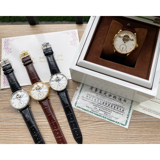 积家 Jaeger Lecoultre 大师系列,精品男士腕表,多功能设计,技艺精湛,独具匠心,尊贵大气,绅士风范。采用全自动机械机芯,顶级316精钢表壳,进口小牛皮表带,矿物质超强镜面,尺寸43-13 积家 Jaeger Lecoultre 大师系列,精品男士腕表,多功能设计,技艺精湛,独具匠心,尊贵大气,绅士风范。采用全自动机械机芯,顶级316精钢表壳,进口小牛皮表带,矿物质超强镜面,尺寸43-13