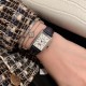 实拍 浪琴-Longines 全新蓝色 戴卓维纳系列 精致两针半女士腕表 高端配置 搭配精准进口石英机芯 拱形双卜蓝宝石玻璃 进口牛皮/316精钢表带 直径30*21mm厚7mm ❤浪琴表自然少不了优雅华丽的女士腕表,黛绰维纳系列腕表,每一枚都充满了浓郁的意式风情,无论是漫步于罗马的街头巷尾,还是享受迷人的海滨时光,黛绰维纳系列都会是最动人的景色。 实拍 浪琴-Longines 全新蓝色 戴卓维纳系列 精致两针半女士腕表 高端配置 搭配精准进口石英机芯 拱形双卜蓝宝石玻璃 进口牛皮/316精钢表带 直径30*21mm厚7mm ❤浪琴表自然少不了优雅华丽的女士腕表,黛绰维纳系列腕表,每一枚都充满了浓郁的意式风情,无论是漫步于罗马的街头巷尾,还是享受迷人的海滨时光,黛绰维纳系列都会是最动人的景色。