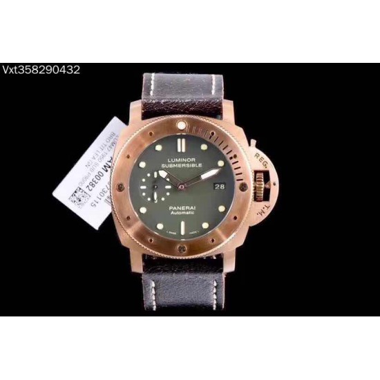 VS沛纳海 Pam382 升级V2啦！[色]。机芯功能升级：时针单独调时  通过时针调历。机芯背透 ：摆轮与正品一致 螺丝孔位95%以上接近正品。47mm，搭载自动上链机芯，大家常说硬汉风格什么的，我觉得青铜382才是最最硬汉的沛纳海，不光在造型上够钢猛，青铜材质更是在经过岁月洗礼后变得不一样，有经历，有故事，有一种沧桑感，这才是真正的硬汉！敢死队同款哦！商品规格:默认规格