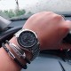 SJ出品 品牌:欧米茄 OMEGA R2 新系列 简约而典雅的316L精钢壳套 镶入钨钢材质 台湾工厂最高工艺塑造 搭载最新原装日本进口机械机芯(零返修)9字位二十四小时显示,4字位跑秒盘,蓝宝石防刮镜面,原装蝴蝶按扣 塑造顶级完美腕表。绅士所拥有的标准尺寸:40mm*11mm。高贵雅致及精美细腻的工艺!对完美的不懈追求。三杰精致推荐男士机械腕表 SJ为你精心打造超真实实物图拍摄 SJ出品 品牌:欧米茄 OMEGA R2 新系列 简约而典雅的316L精钢壳套 镶入钨钢材质 台湾工厂最高工艺塑造 搭载最新原装日本进口机械机芯(零返修)9字位二十四小时显示,4字位跑秒盘,蓝宝石防刮镜面,原装蝴蝶按扣 塑造顶级完美腕表。绅士所拥有的标准尺寸:40mm*11mm。高贵雅致及精美细腻的工艺!对完美的不懈追求。三杰精致推荐男士机械腕表 SJ为你精心打造超真实实物图拍摄