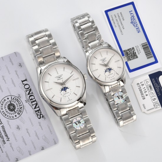 【赵丽颖同款】Longines浪琴 名匠系列情侣腕表。全新浪琴名匠月相腕表系列。 诠释女性高贵典雅。精钢表壳直径:34毫米尺寸。官方一致6字位月相1-31日期显示功能。进口石英机芯。三码合一。采用进口头层牛皮、原装蝴蝶扣。珍珠母贝表盘在女表中是运用较多的元素,浪琴为其搭配了12颗钻石时标,将女性魅力发挥到极致。盘面6点钟位置的小表盘显示月相和日期,兼顾实用性和浪漫感,精巧别致。字表盘扫描打版,颜色、“麦粒”格纹深浅、内影字体大小粗细与正品完全一致。 三码合一认准编号 【赵丽颖同款】Longines浪琴 名匠系列情侣腕表。全新浪琴名匠月相腕表系列。 诠释女性高贵典雅。精钢表壳直径:34毫米尺寸。官方一致6字位月相1-31日期显示功能。进口石英机芯。三码合一。采用进口头层牛皮、原装蝴蝶扣。珍珠母贝表盘在女表中是运用较多的元素,浪琴为其搭配了12颗钻石时标,将女性魅力发挥到极致。盘面6点钟位置的小表盘显示月相和日期,兼顾实用性和浪漫感,精巧别致。字表盘扫描打版,颜色、“麦粒”格纹深浅、内影字体大小粗细与正品完全一致。 三码合一认准编号