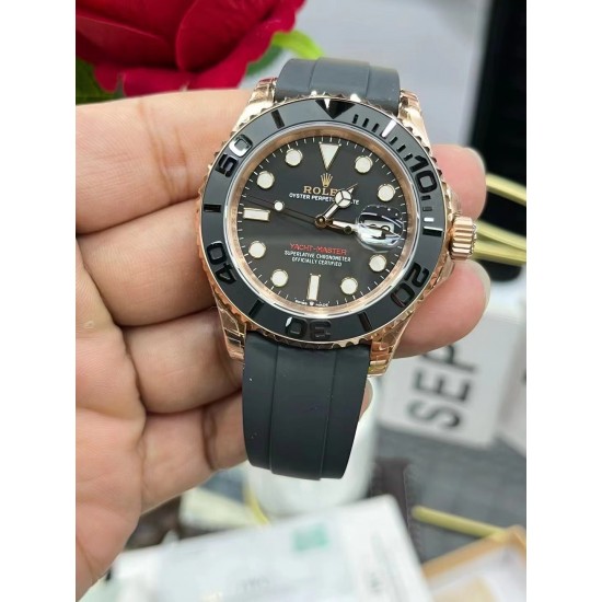 ROLEX 劳力士 YACHT MASTER 游艇名仕型 116655 运动男表 精钢镀厚玫瑰金表壳 陶瓷表圈 可双向转动 旋入式表冠 蓝宝石镜面有日历放大镜6点位镭射皇冠防伪 橡胶表带 表带侧面有OYSTERFLEX字样雕刻 表带背面有导汗槽 Glidelock折叠保险表扣! ROLEX 劳力士 YACHT MASTER 游艇名仕型 116655 运动男表 精钢镀厚玫瑰金表壳 陶瓷表圈 可双向转动 旋入式表冠 蓝宝石镜面有日历放大镜6点位镭射皇冠防伪 橡胶表带 表带侧面有OYSTERFLEX字样雕刻 表带背面有导汗槽 Glidelock折叠保险表扣!