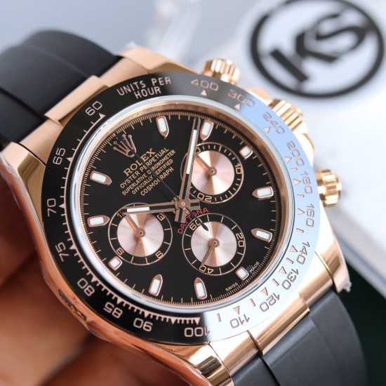 顶级做工KS出品:劳力士 恒动宇宙计时型迪通拿 【尺寸】40MM【表镜】抗刮损蓝水晶玻璃 防反光凸透式放大日历窗【表壳】上链表冠,旋入式三扣锁三重防水系统【机芯】采用7750机芯,高效精准稳定【表带】腕表搭配折叠式表扣,且表扣具有微调装置,可以调到非常的贴合手腕 折叠扣 超强夜光 防水大于100米 顶级做工KS出品:劳力士 恒动宇宙计时型迪通拿 【尺寸】40MM【表镜】抗刮损蓝水晶玻璃 防反光凸透式放大日历窗【表壳】上链表冠,旋入式三扣锁三重防水系统【机芯】采用7750机芯,高效精准稳定【表带】腕表搭配折叠式表扣,且表扣具有微调装置,可以调到非常的贴合手腕 折叠扣 超强夜光 防水大于100米