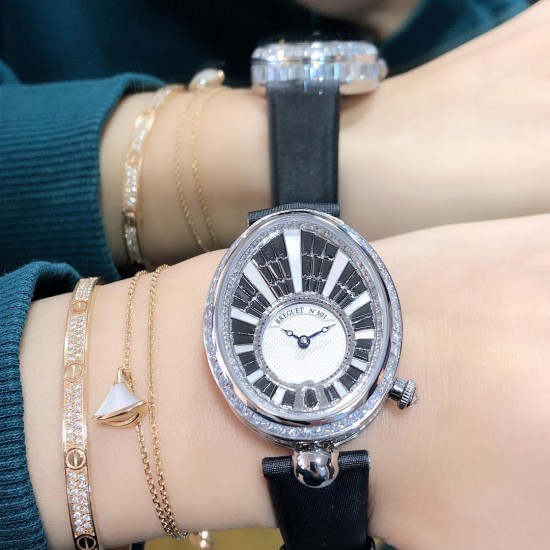 实拍 Breguet 宝玑 最新系列 满天星T钻 经典的蓝钢宝玑指针 机芯是进口自动上链机 我们一直正品完美复刻 那不勒斯皇后款 绝对的女神气质名媛款 最重要的是百搭得来不失少女心 必入款❗带上一秒变女神,各种派对,晚会,聚会,约会,发布会,让你BlingBling 实拍 Breguet 宝玑 最新系列 满天星T钻 经典的蓝钢宝玑指针 机芯是进口自动上链机 我们一直正品完美复刻 那不勒斯皇后款 绝对的女神气质名媛款 最重要的是百搭得来不失少女心 必入款❗带上一秒变女神,各种派对,晚会,聚会,约会,发布会,让你BlingBling